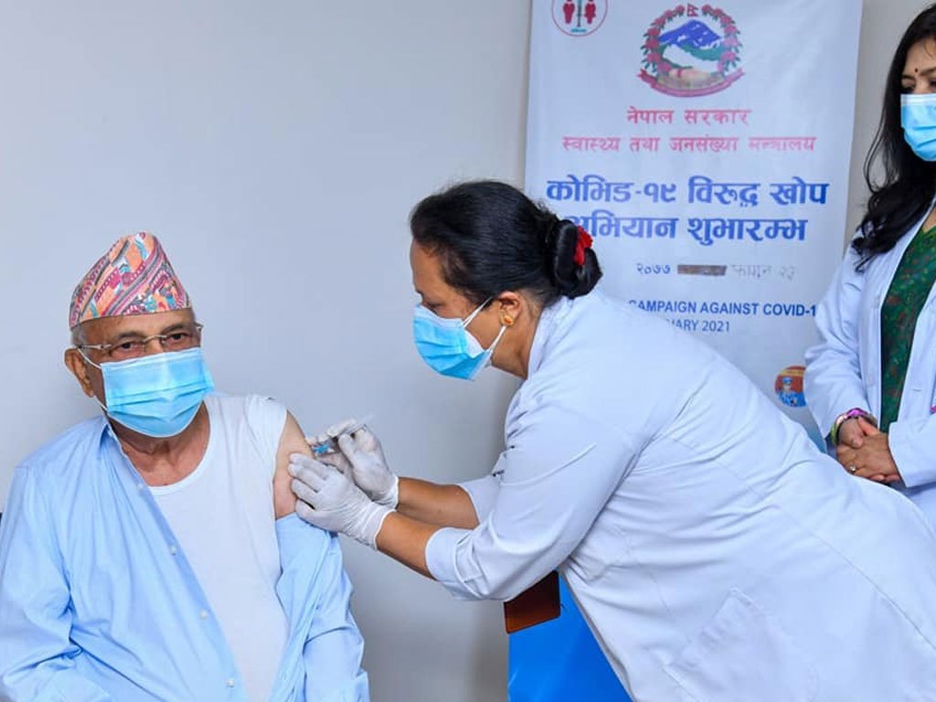 प्रधानमन्त्रीले लगाए कोरोनाविरुद्ध खोप