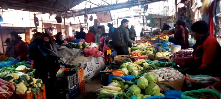 कालीमाटी बजारको भीड नियन्त्रणमा चुनौती, आलोपालो वा जोरबिजोर प्रणालीमा जाने तयारी