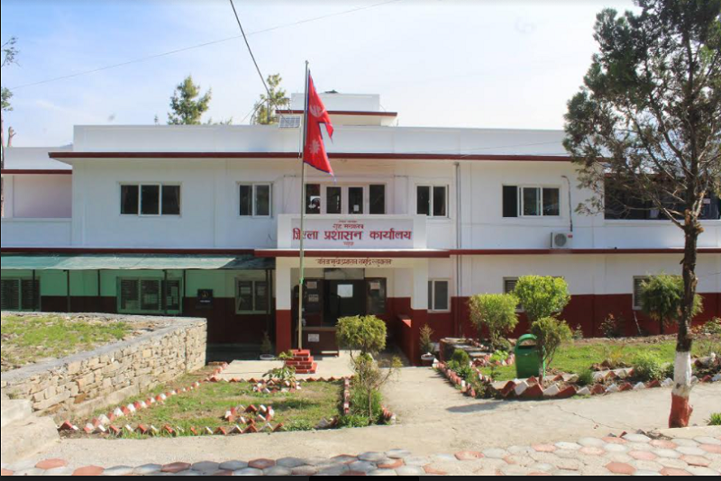 रसुवामा अत्यावश्यक बाहेकका सेवा बन्द