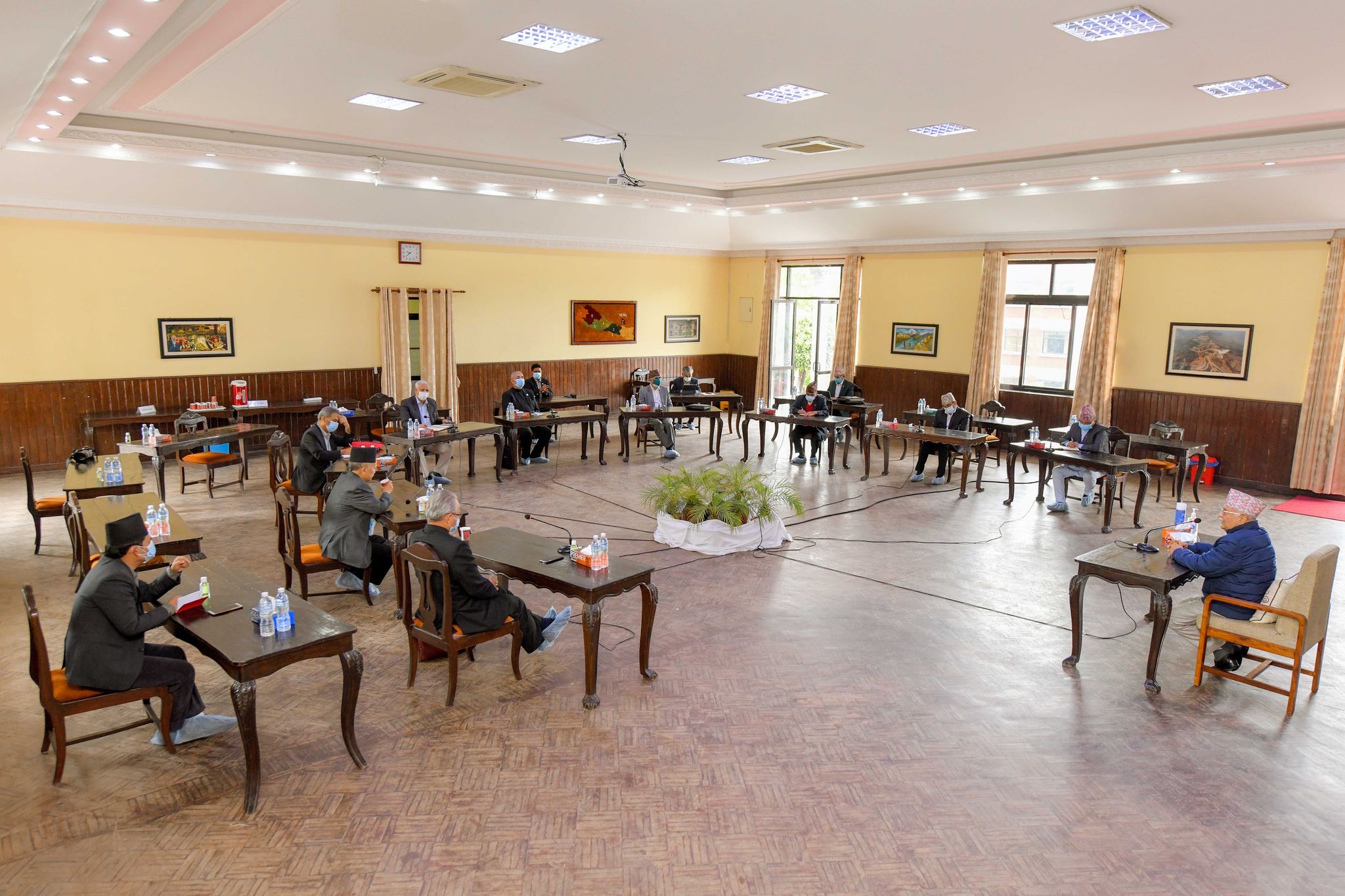 माधव नेपाल सहित चार जना नेतालाई गरिएको कारबाही फुकुवा गर्ने एमालेको निर्णय