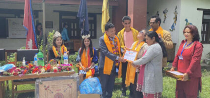 नेप्लिज फेसन होमले बालबालिकालाई खाद्यान्न र स्टेशनरी सामग्री सहयोग