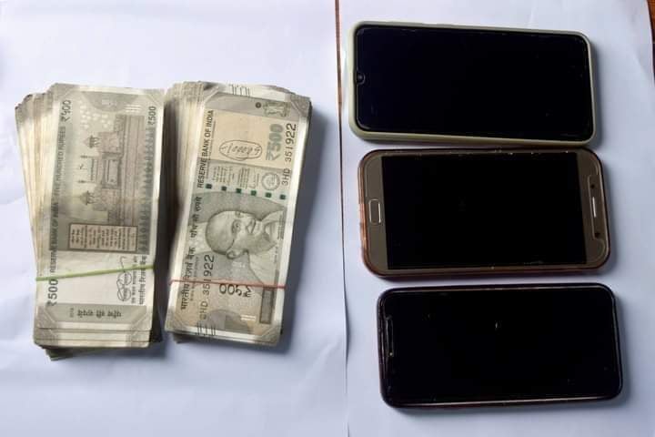 विदेशबाट ल्याएको सुनचाँदी पक्राउ