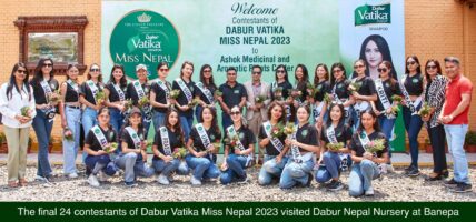 मिस नेपालका प्रतियोगीहरू बनेपास्थित डाबर नेपाल नर्सरीमा