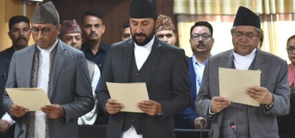 रवि लामिछाने र स्वर्णिम वाग्लेले लिए सांसद पदको शपथ