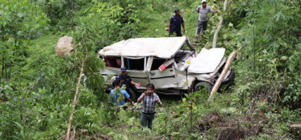 फिदिममा जिप दुर्घटना हुँदा १ जनाको मृत्यु, १३ घाइते