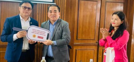 पशुपति विकास कोषलाई प्रभु बैंकले दियो हाइड्रोलिक गाडी