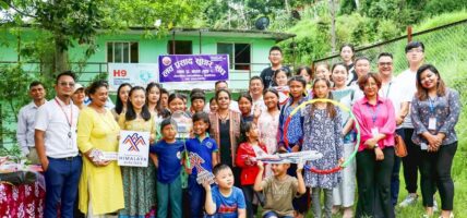 हिमालय एयरलाइन्सले लवप्रसाद बालगृहलाई गर्यो सहयोग